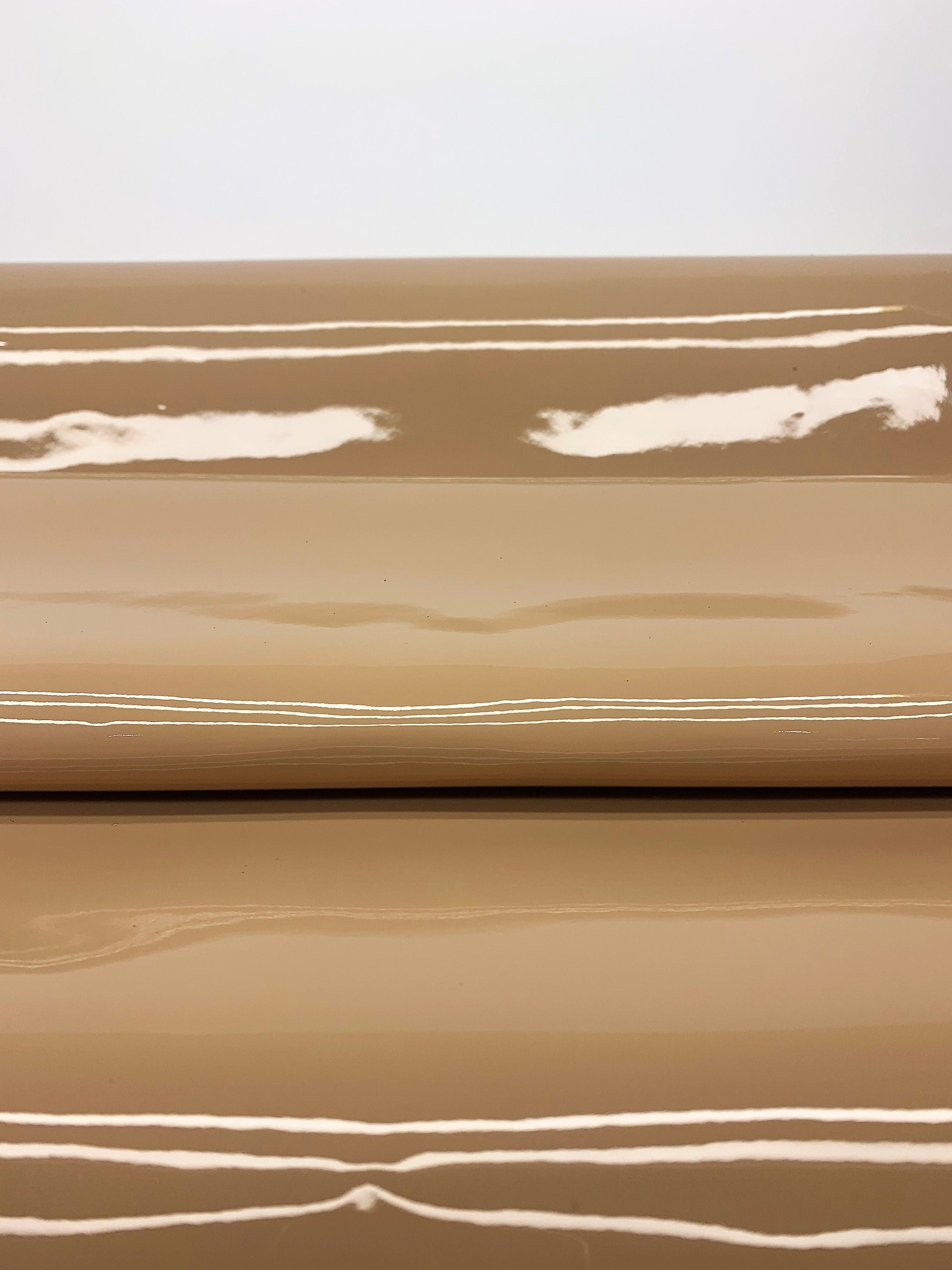 Beige glossy patent leather cow hide skin 2 -4 oz 1.2 1.3 mm hide skin and sheets panels for bags bracelets earrings