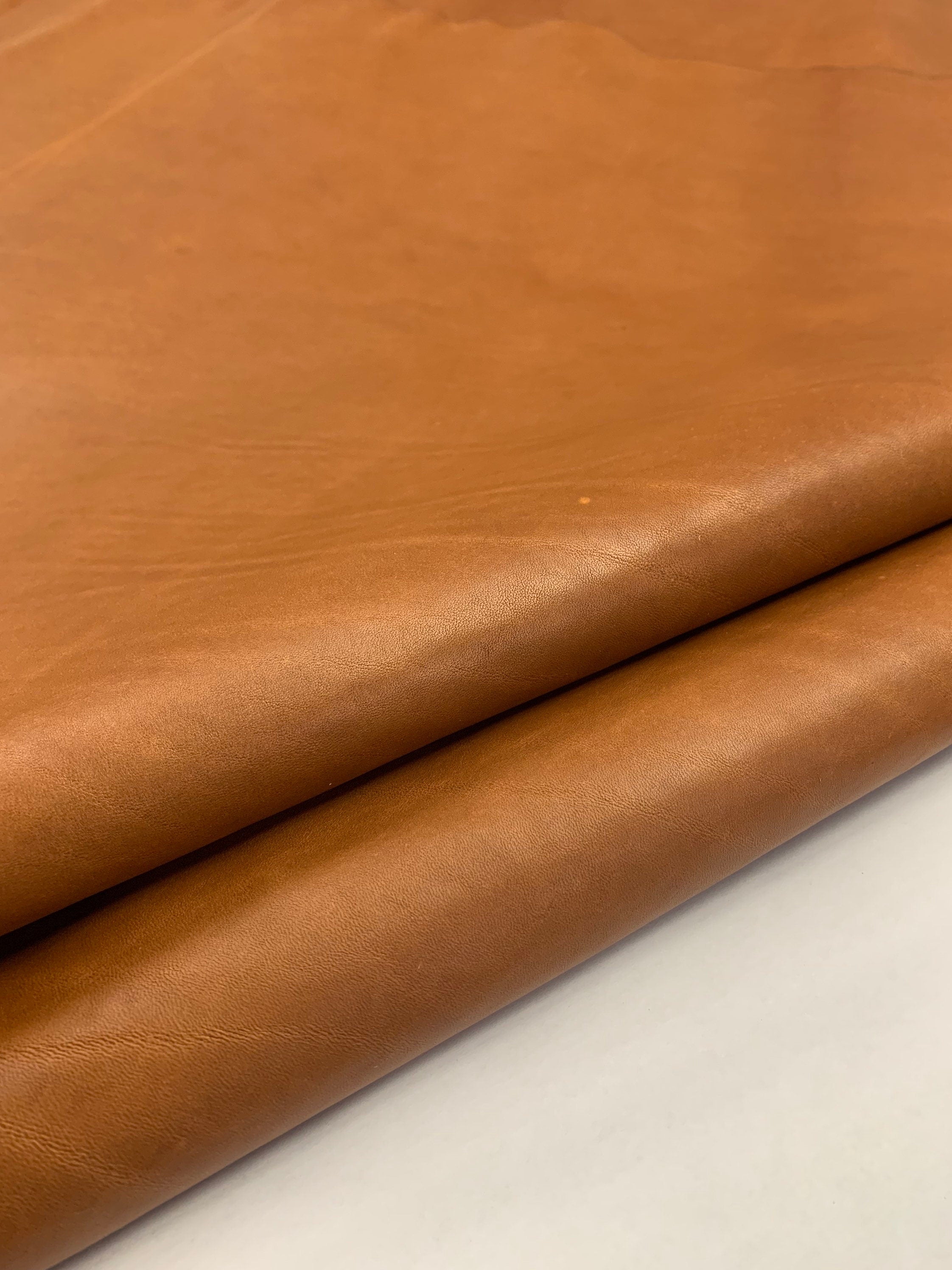 Brown natural oiled leather | 1.0-1.2 mm 2 oz thick | waxy oily finishing distressed color vegetable tanned square shoulder