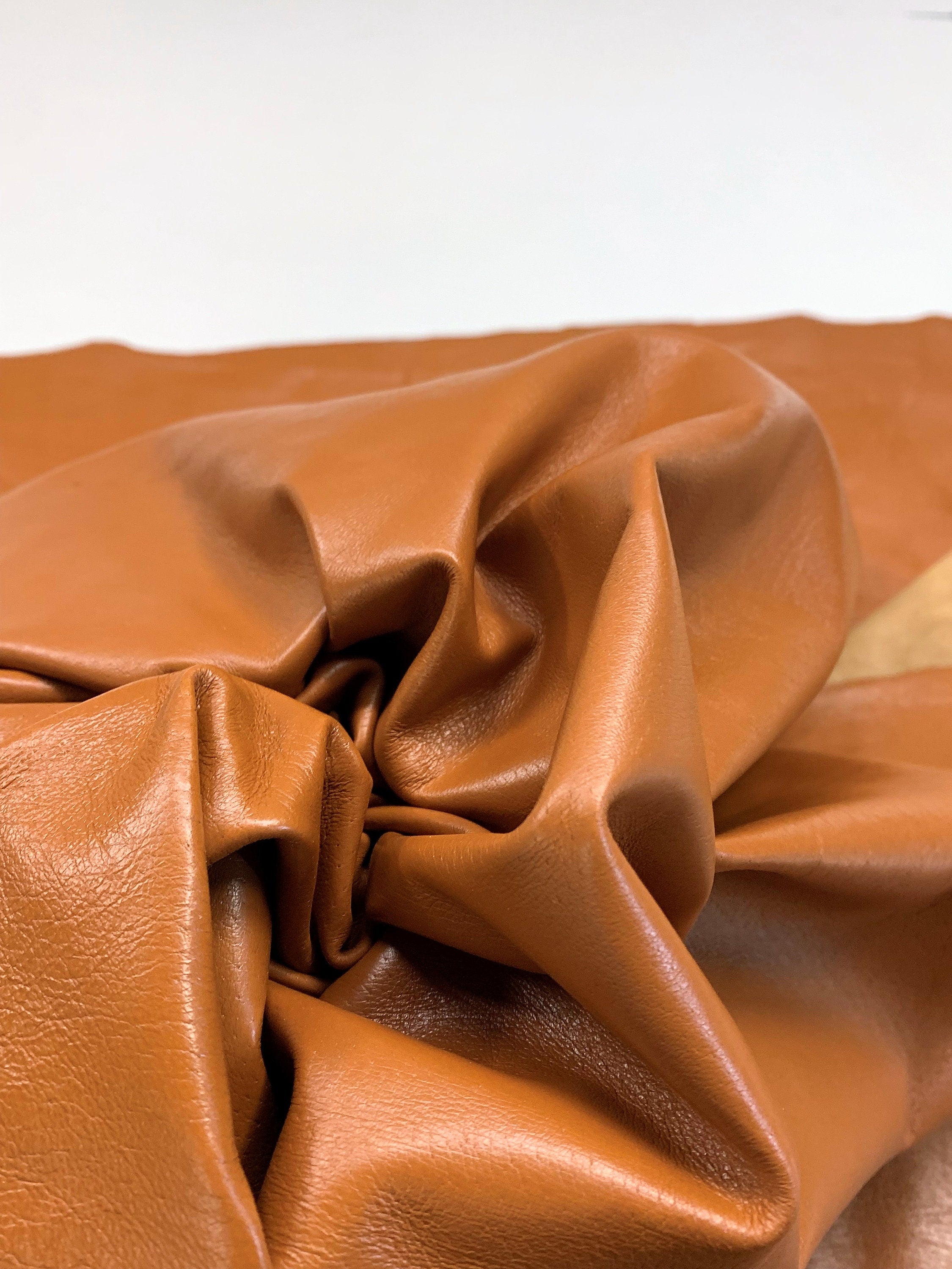 Cognac Tan pig skin | thin 0.6mm | 1-2 oz | Soft temper leather hide matt lining