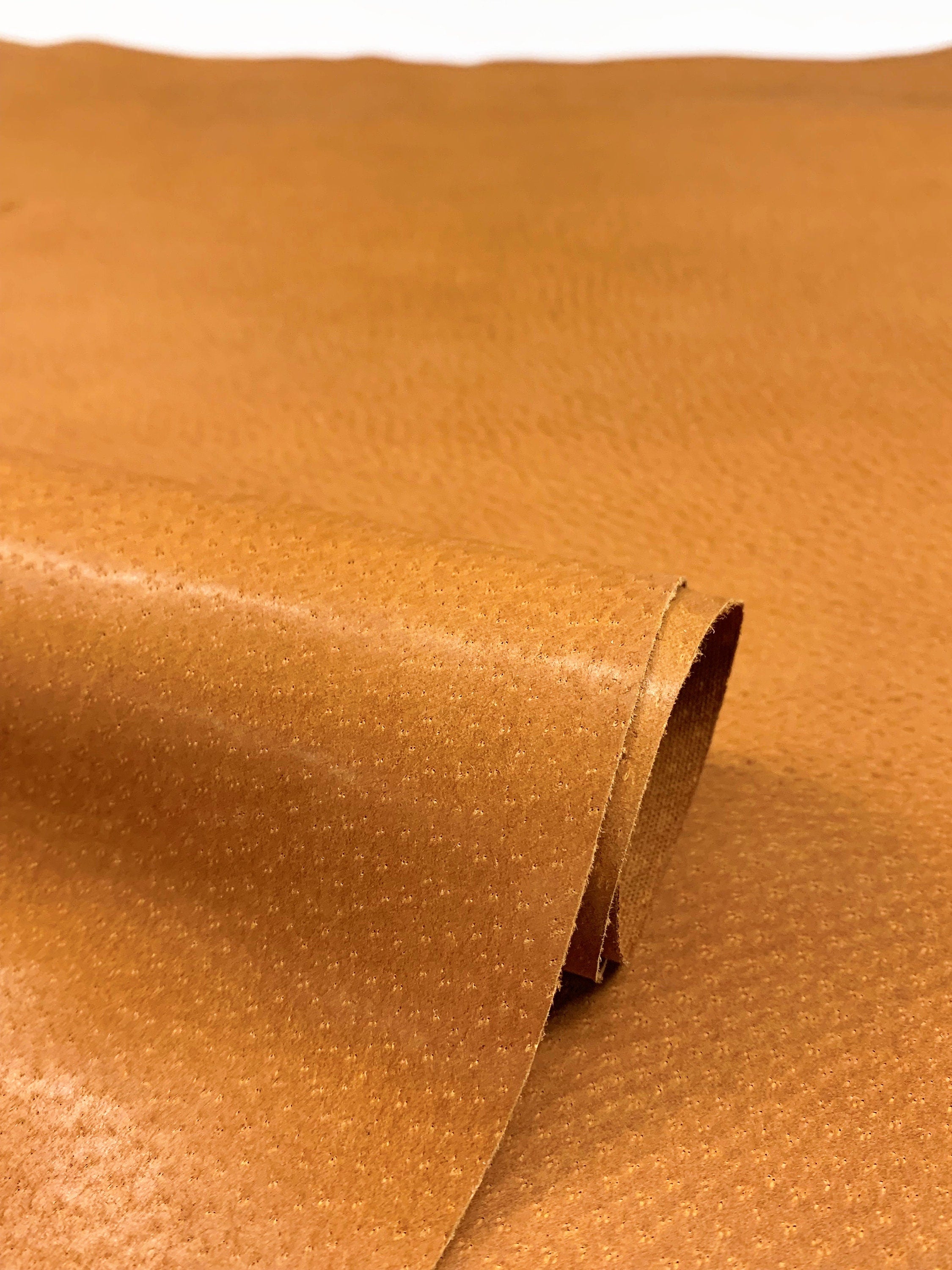 Cognac glazed pig skin | thin 0.6mm | 1-2 oz | Stiff temper