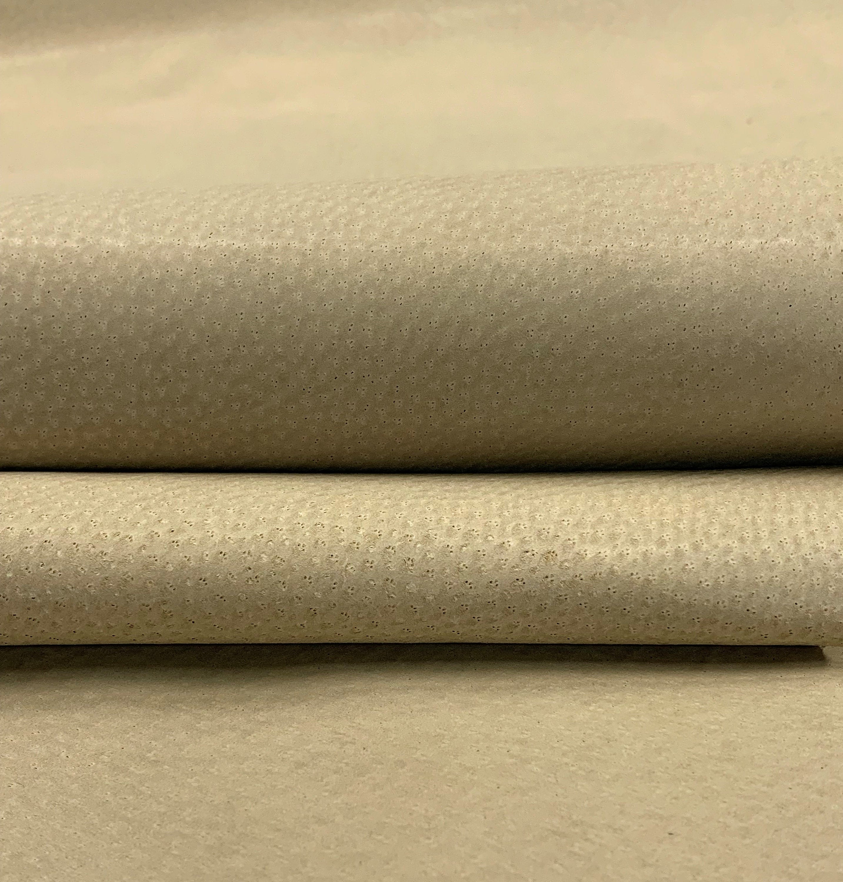 Beige glazed pig skin | thin 0.6mm | 1-2 oz | Stiff temper | glossy lining