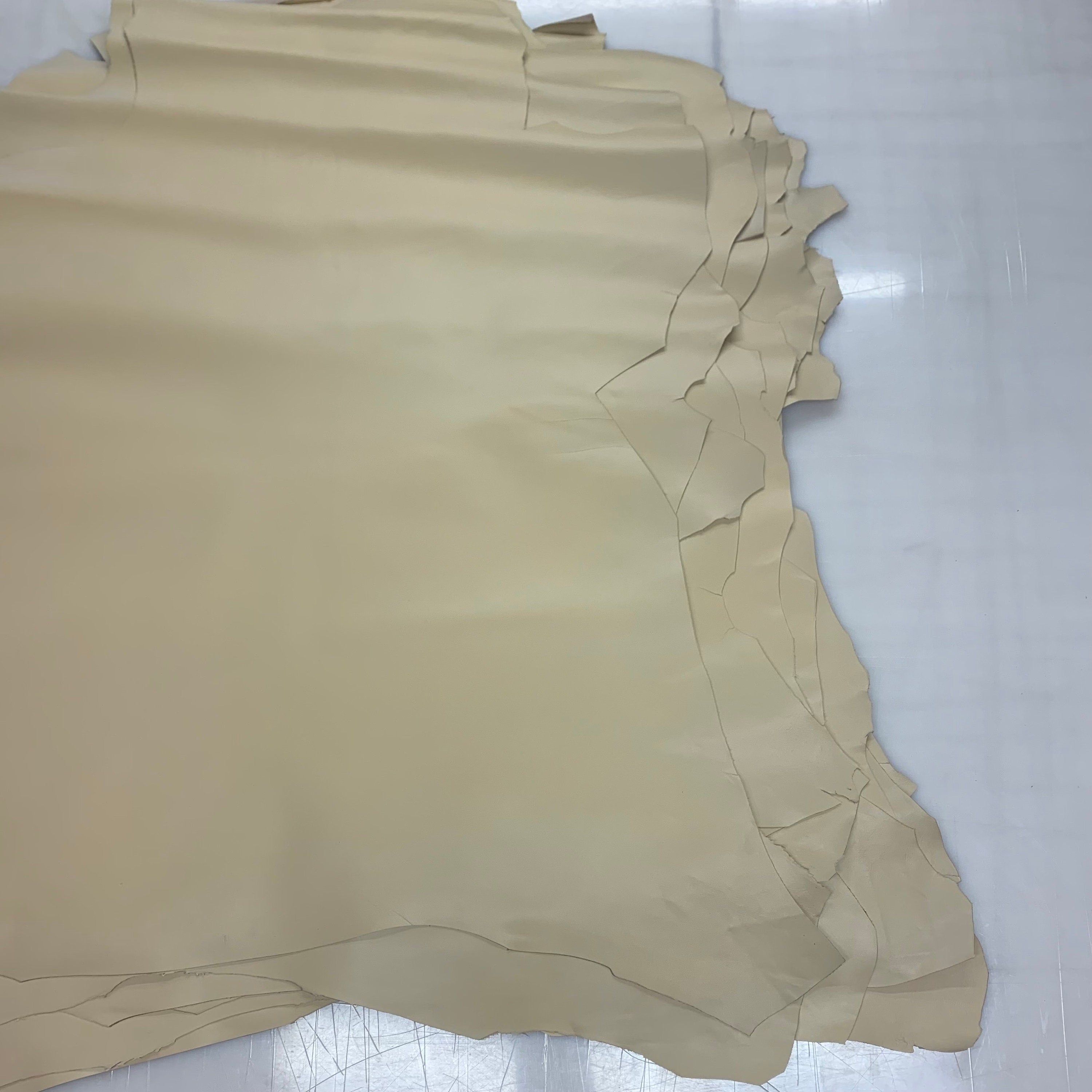 Beige Goat leather nappa yellow undertone | thin 0.8mm | 1-2 oz | Stiff temper for lining shoes wallets bags