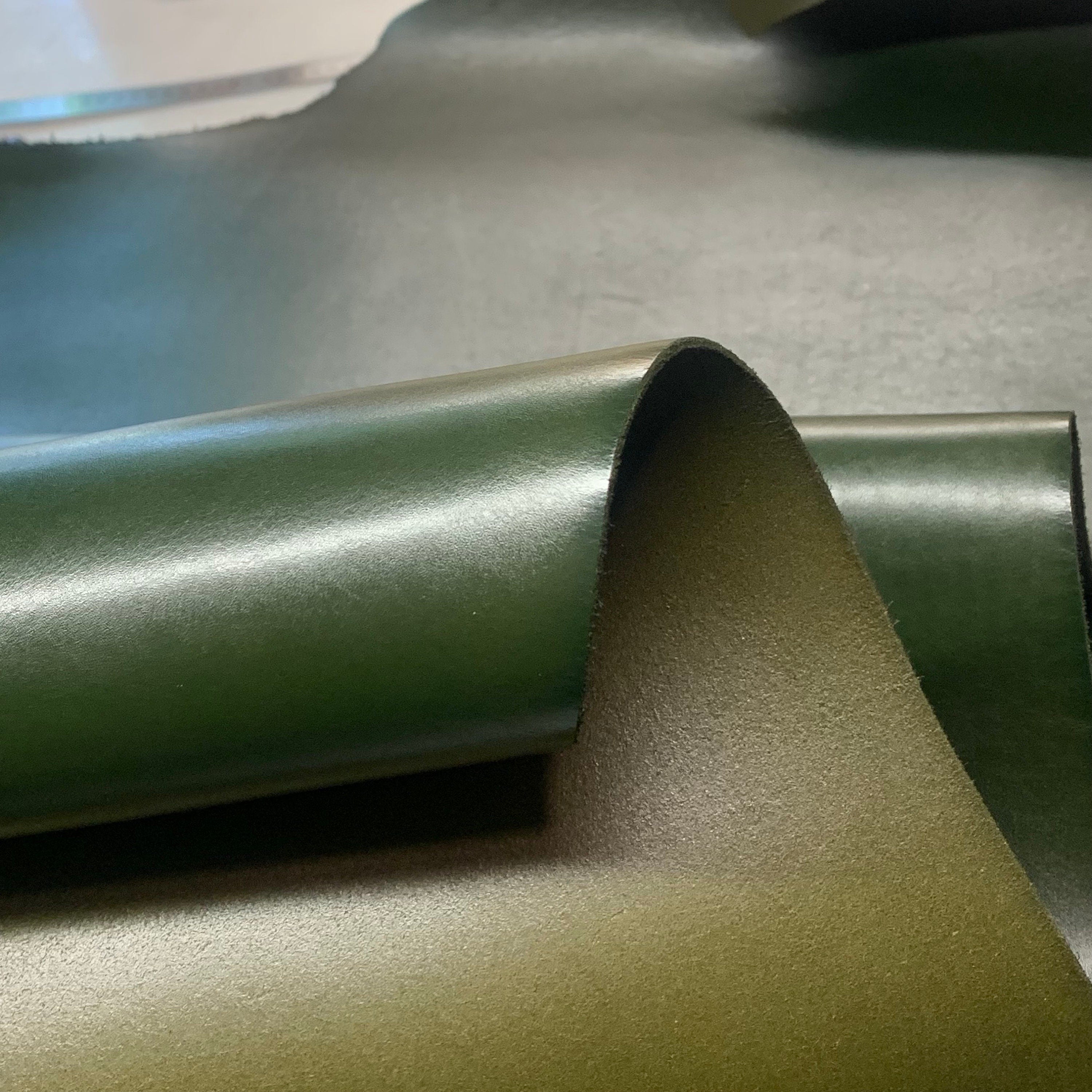 Thick leather green emerald sheets | 7-8 oz | 3mm | Buffallo Bizon Bull | for belts, durable bags, leather craft, bag handles