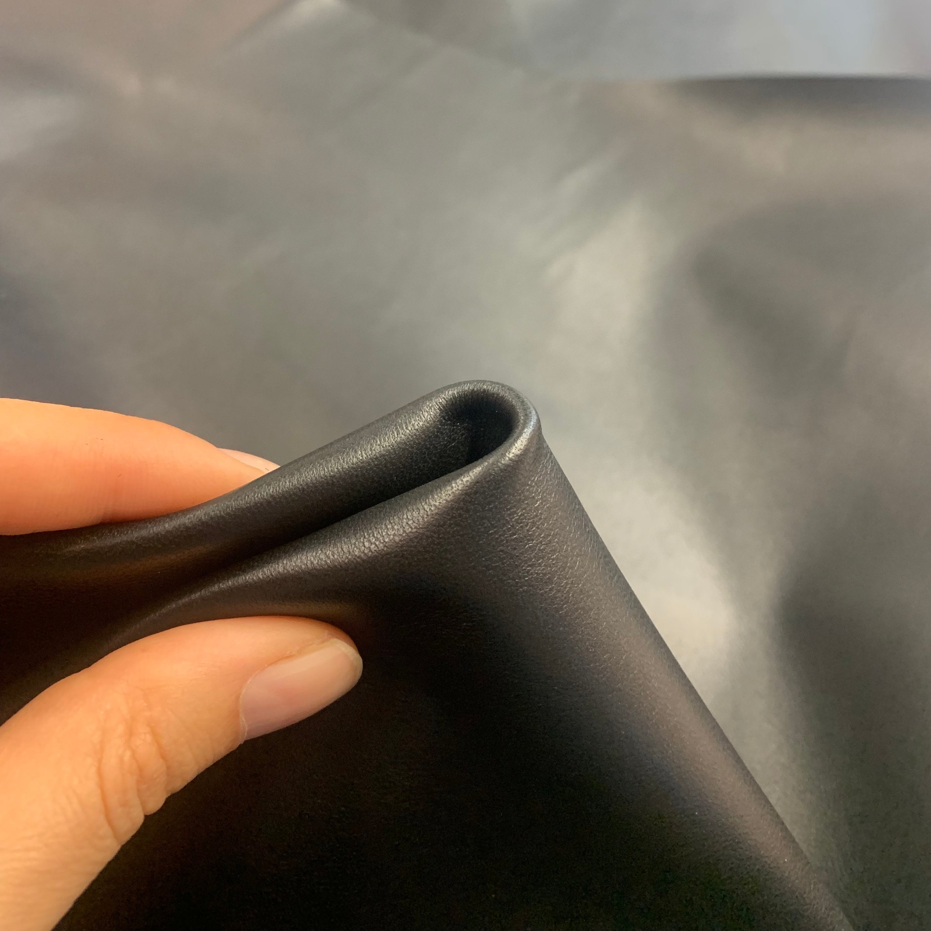 Thin Black leather | 0.6-0.8 mm | Soft, elastic | Calf hides skins | Bookbinding Sewing Purses Clothing