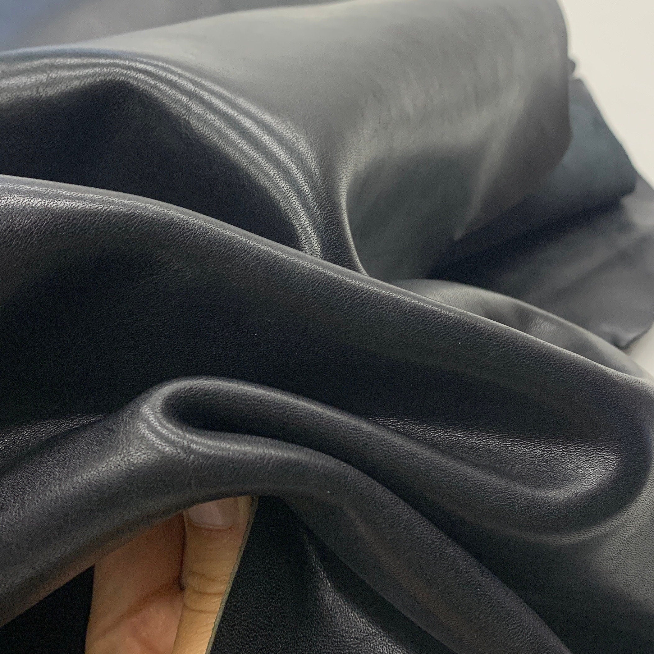 Black Vegetable Tanned leather  Top Grain Aniline leather 1.5 mm 4 oily oz for bags wallets shoes boots