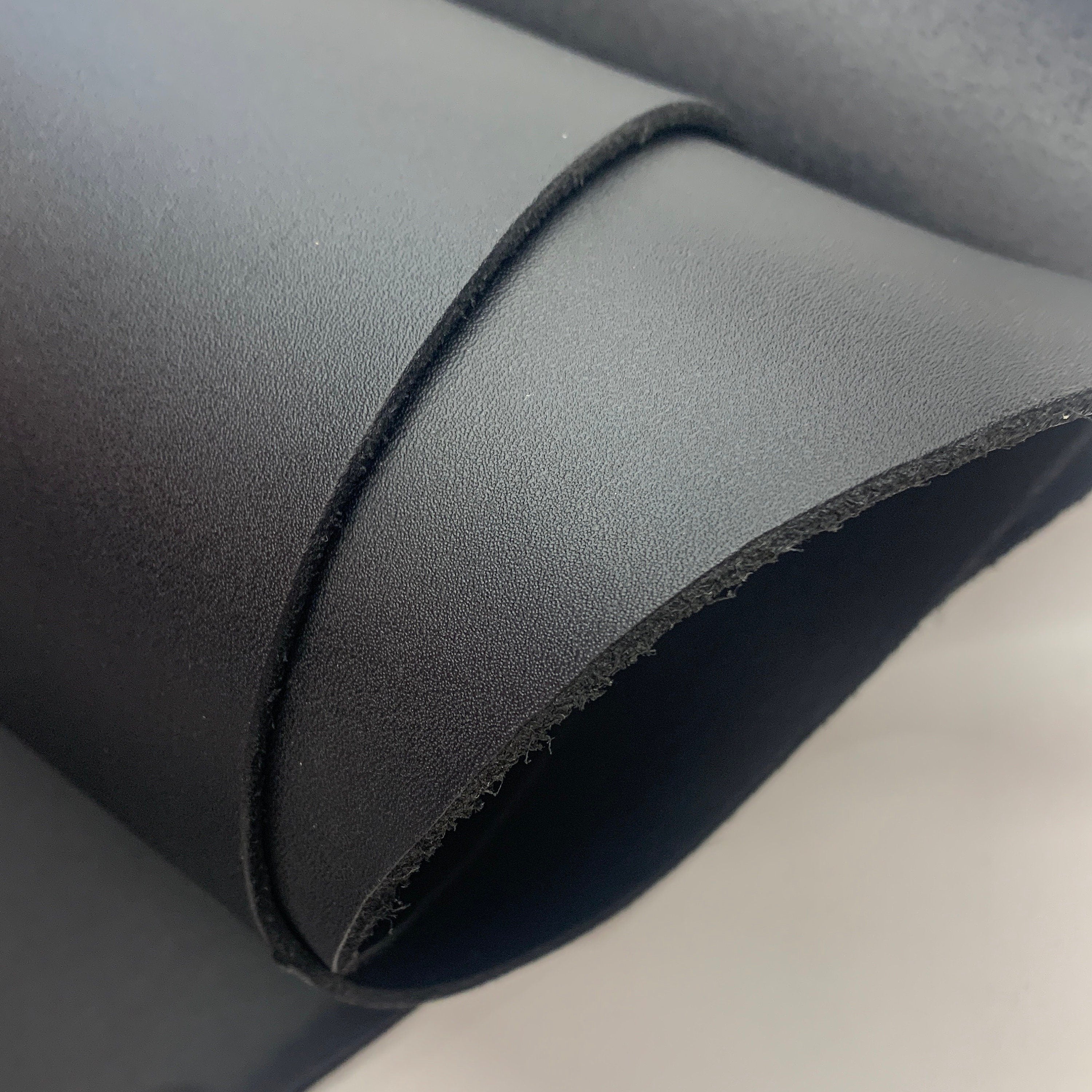 Black Thick leather | Matt | Textured | 6 oz | 2.6 mm | For belts, pads, leathercraft | bag handles, straps, bags